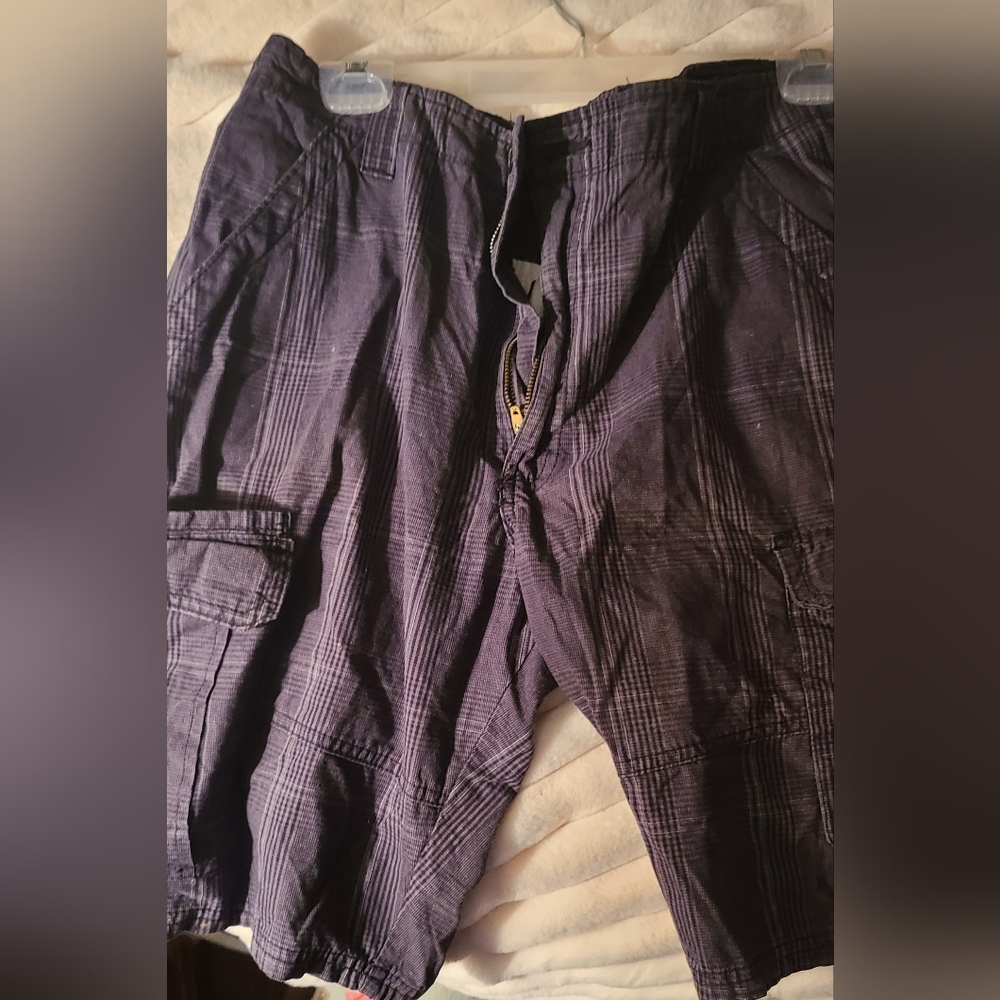 Men's Plaid Cargo Shorts in Dark Charcoal/Black